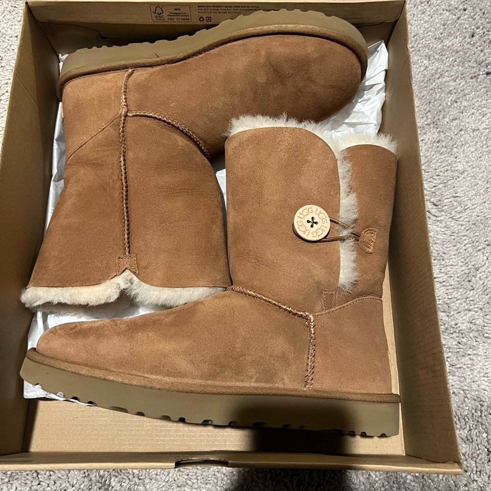 Brand new-never worn uggs
